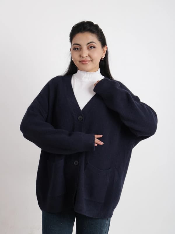 Женский кардиган oversize с крупными пуговицами и карманами